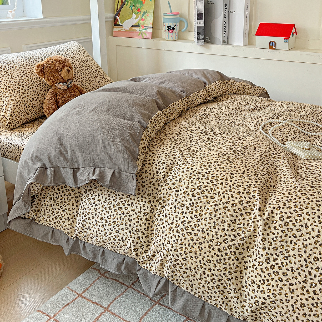 91家纺网 家纺一手货源 找家纺 纽缦家纺 2025新款云感提花双层纱韩版三件套宿舍三件套上下铺三件套 小豹纹