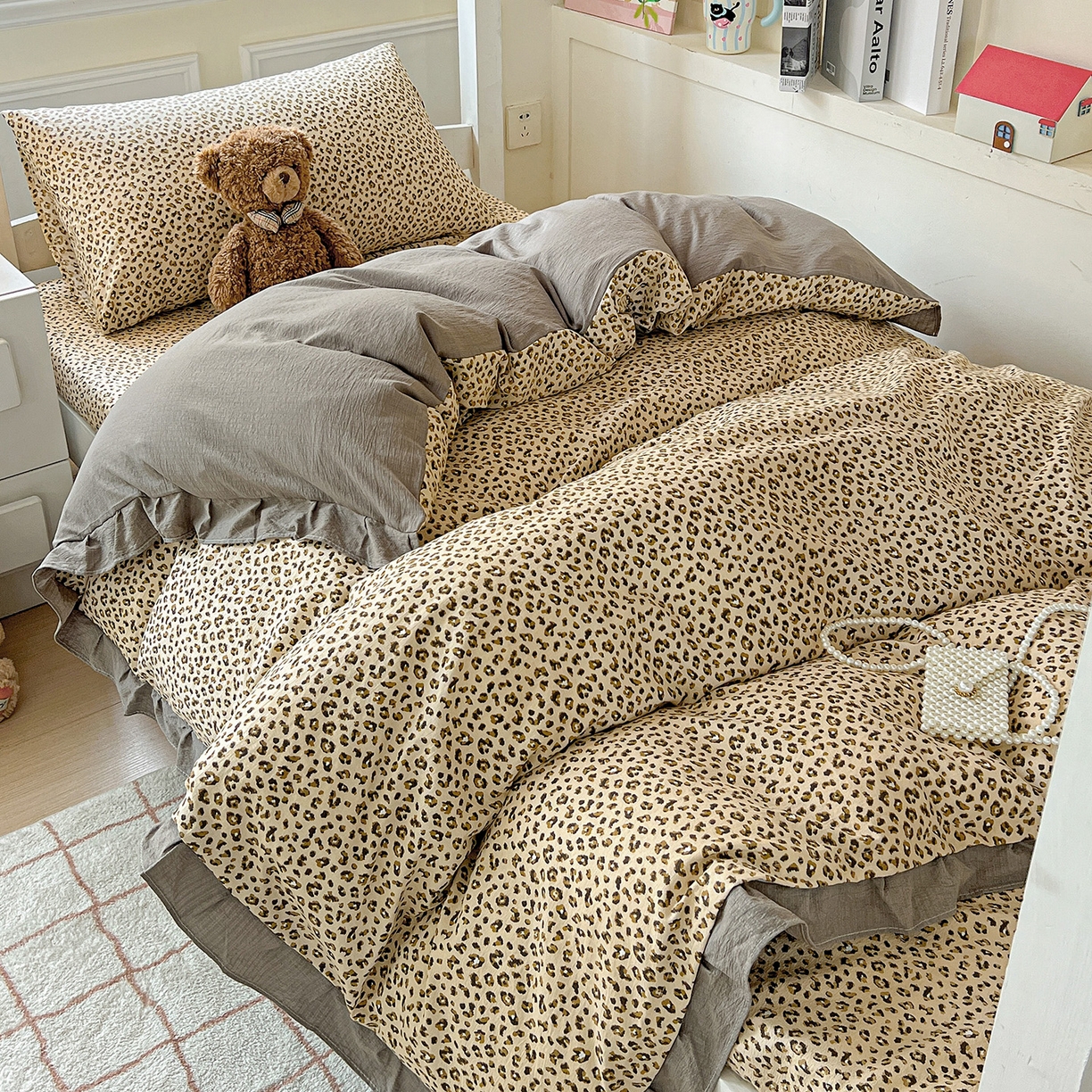 91家纺网 家纺一手货源 找家纺 纽缦家纺 2025新款云感提花双层纱韩版三件套宿舍三件套上下铺三件套 小豹纹