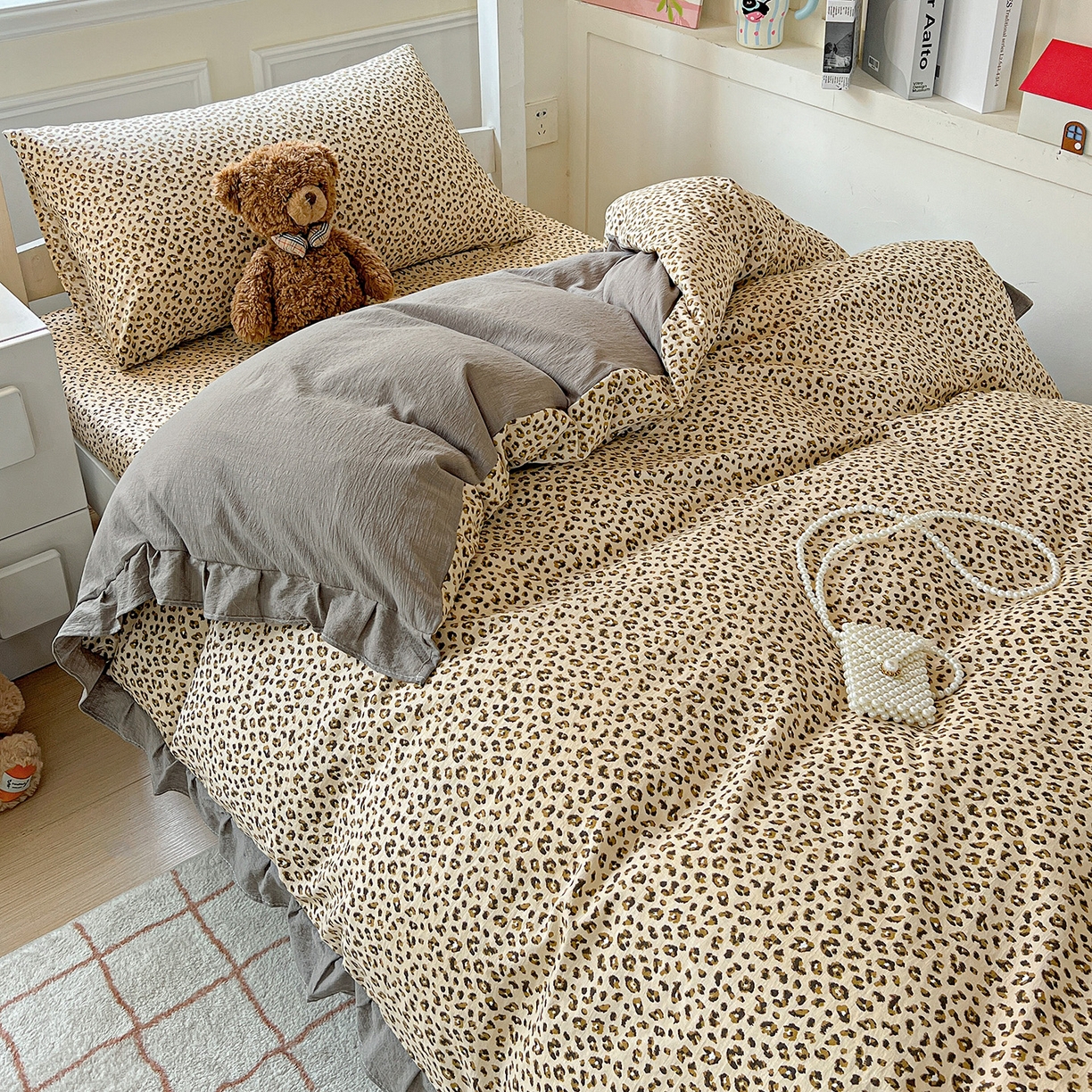 91家纺网 家纺一手货源 找家纺 纽缦家纺 2025新款云感提花双层纱韩版三件套宿舍三件套上下铺三件套 小豹纹