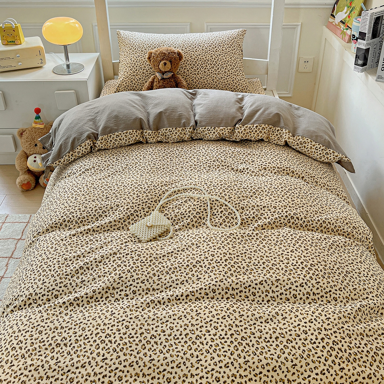 91家纺网 家纺一手货源 找家纺 纽缦家纺 2025新款云感提花双层纱韩版三件套宿舍三件套上下铺三件套 小豹纹