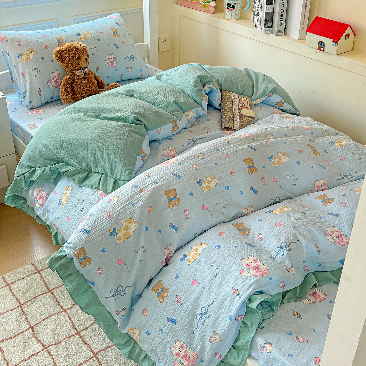 91家纺网 家纺一手货源 找家纺 纽缦家纺 2025新款云感提花双层纱韩版三件套宿舍三件套上下铺三件套 小猫时光蓝