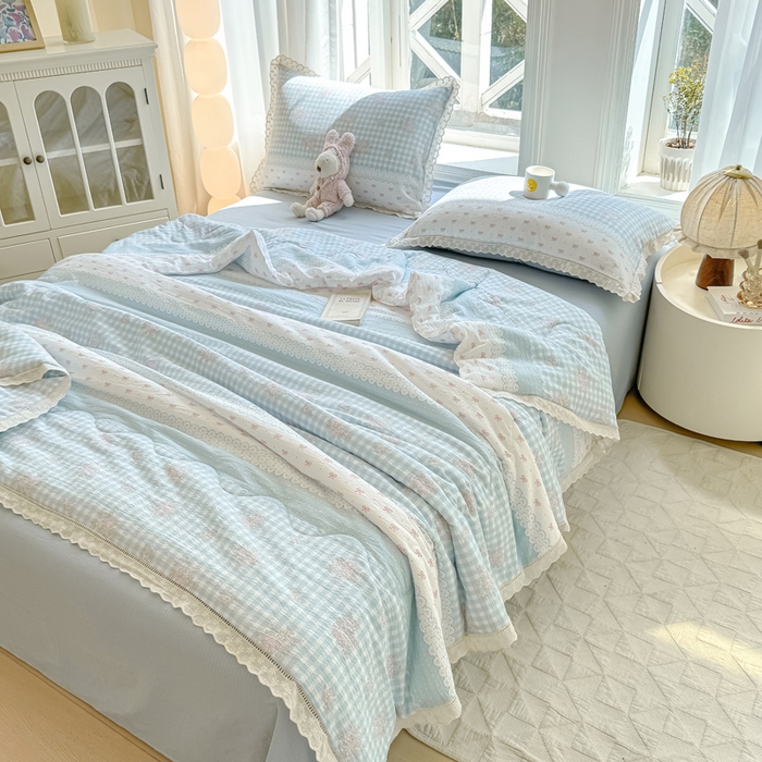 91家纺网 家纺一手货源 找家纺 丽美人2025新款韩版花边皱皱纱夏被A类面料 蓝梦