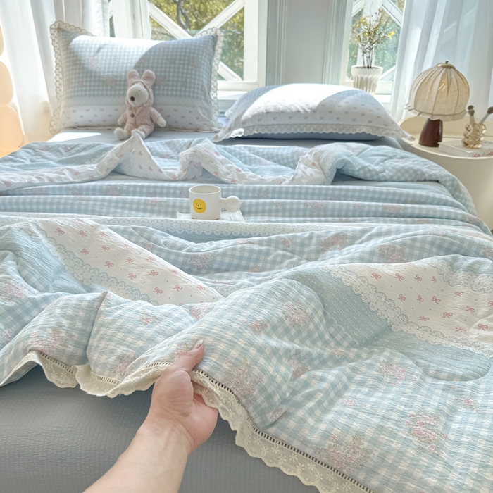 91家纺网 家纺一手货源 找家纺 丽美人2025新款韩版花边皱皱纱夏被A类面料 蓝梦