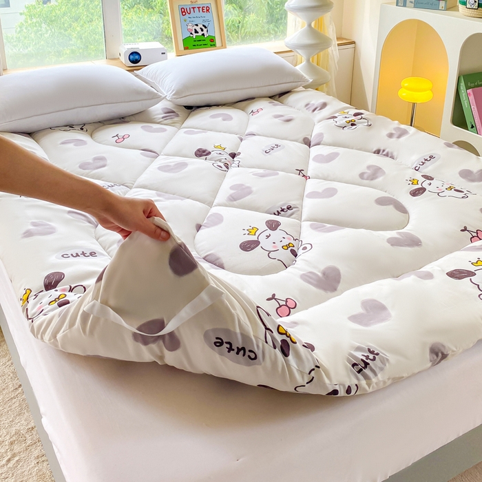 91家纺网 家纺一手货源 找家纺 缦卡琳家纺 2025新款活性生态棉纤维床垫  帕恰狗