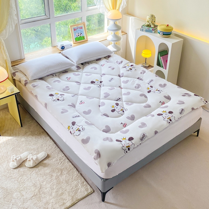 91家纺网 家纺一手货源 找家纺 缦卡琳家纺 2025新款活性生态棉纤维床垫  帕恰狗