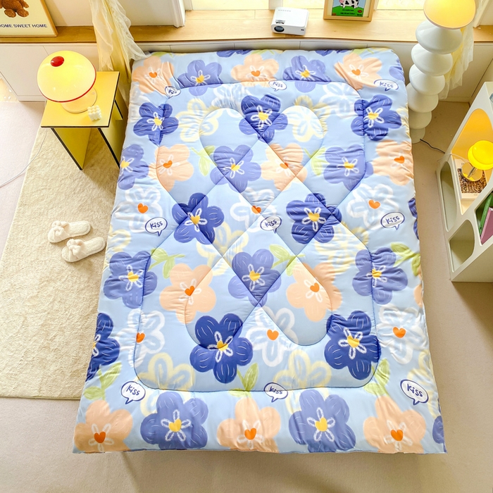 91家纺网 家纺一手货源 找家纺 缦卡琳家纺 2025新款活性生态棉纤维床垫 情定花海