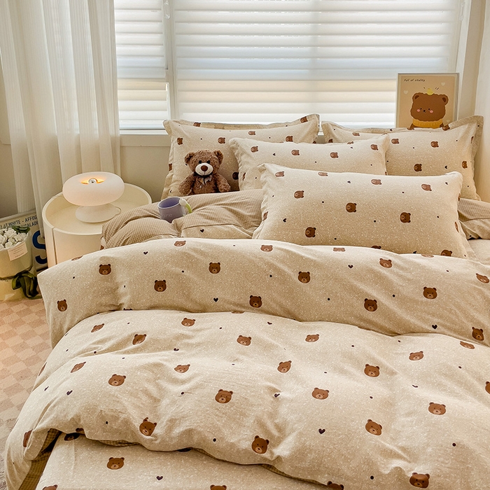 91家纺网 家纺一手货源 找家纺 纽缦家纺 2025新款全棉纯棉斜纹印花四件套 小熊日记