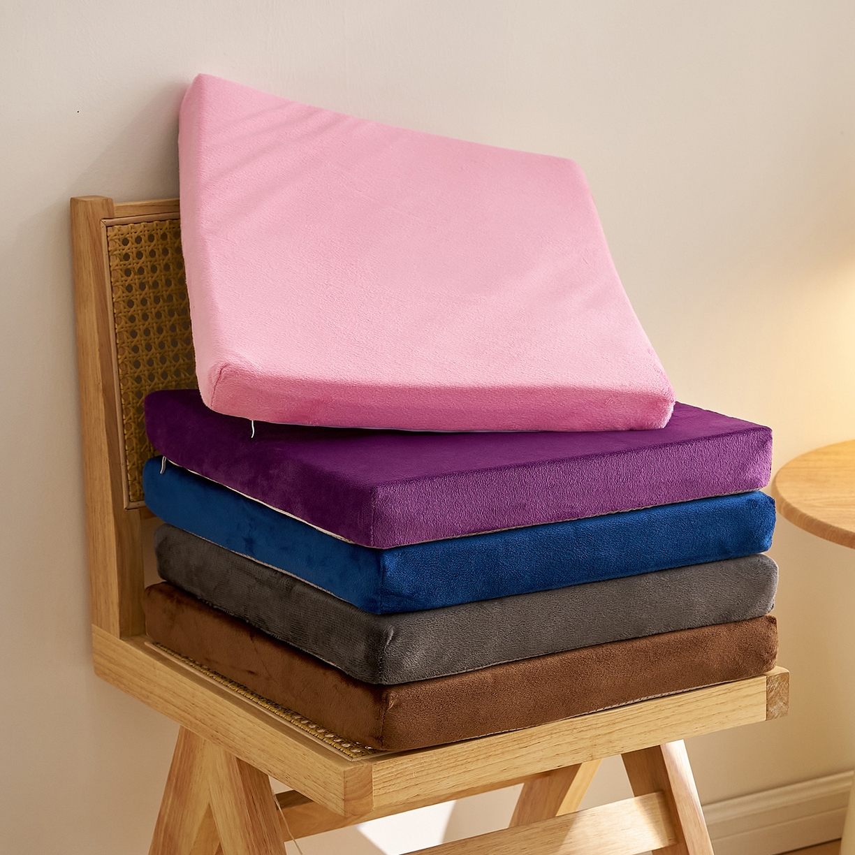 91家纺网 家纺一手货源 找家纺 （总）鼎盛乳胶 2025新款天鹅绒乳胶坐垫（特殊尺寸可定制）