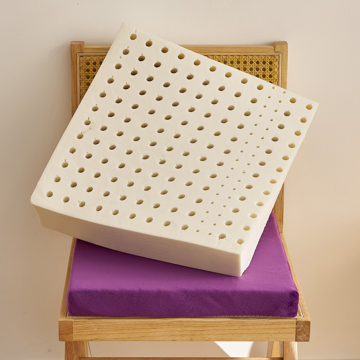 91家纺网 家纺一手货源 找家纺 鼎盛乳胶 2025新款天鹅绒乳胶坐垫（特殊尺寸可定制） 天鹅绒紫