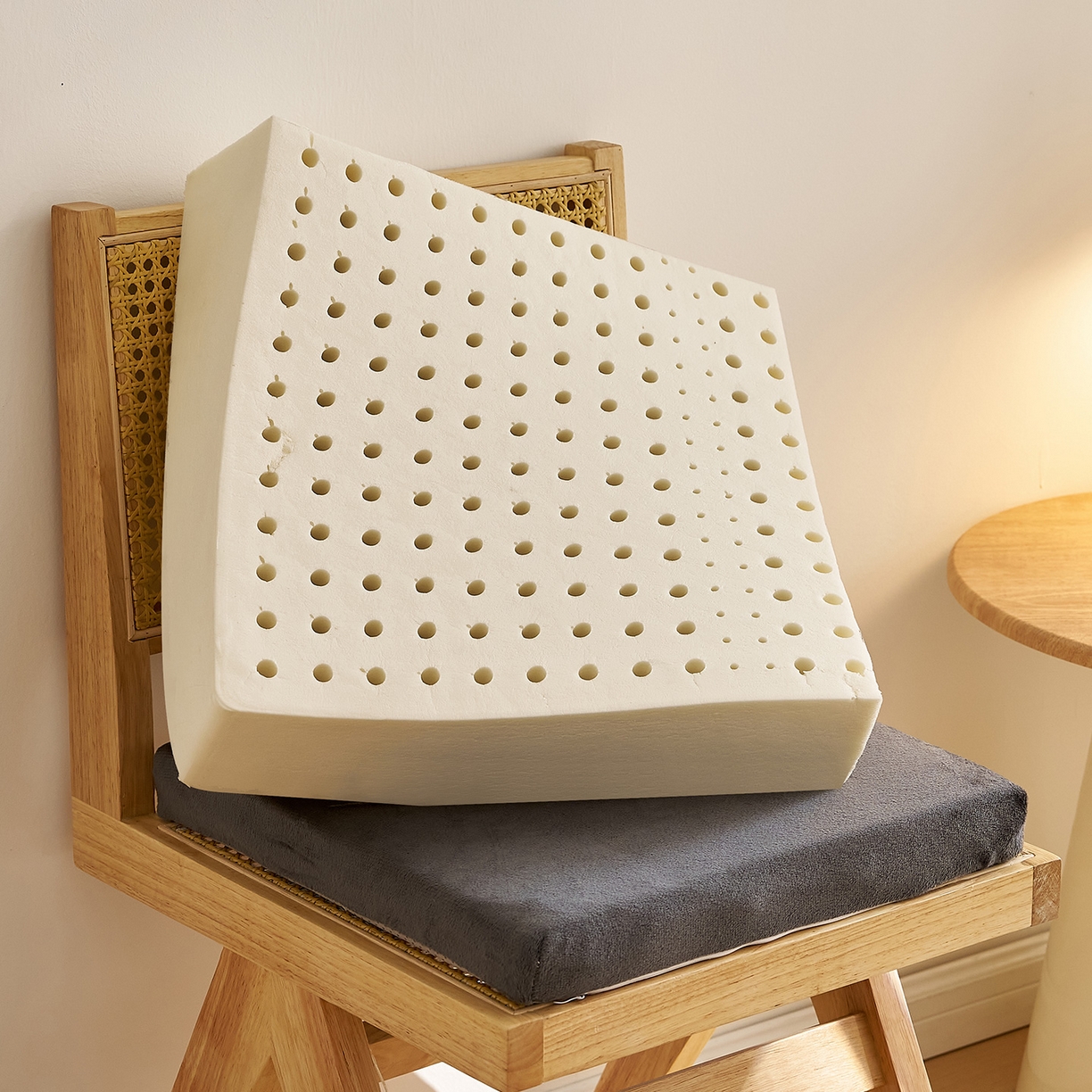 91家纺网 家纺一手货源 找家纺 鼎盛乳胶 2025新款天鹅绒乳胶坐垫（特殊尺寸可定制） 天鹅绒黑灰