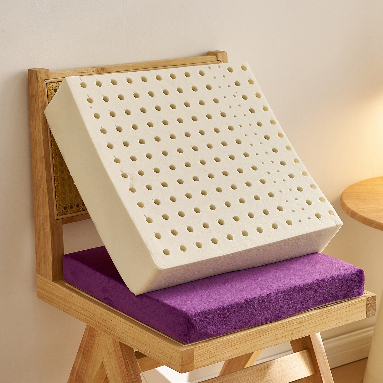 91家纺网 家纺一手货源 找家纺 鼎盛乳胶 2025新款天鹅绒乳胶坐垫（特殊尺寸可定制） 天鹅绒紫