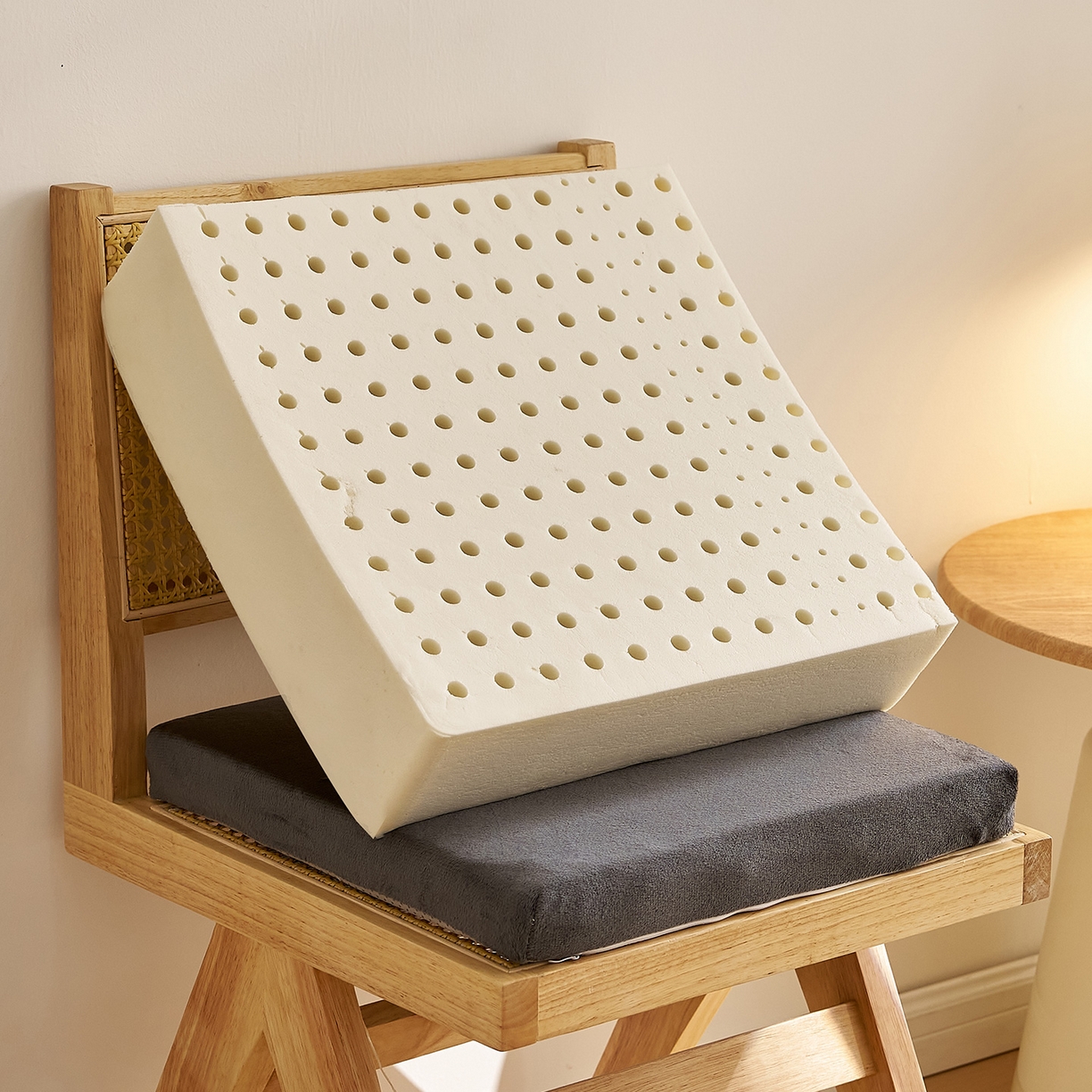 91家纺网 家纺一手货源 找家纺 鼎盛乳胶 2025新款天鹅绒乳胶坐垫（特殊尺寸可定制） 天鹅绒黑灰