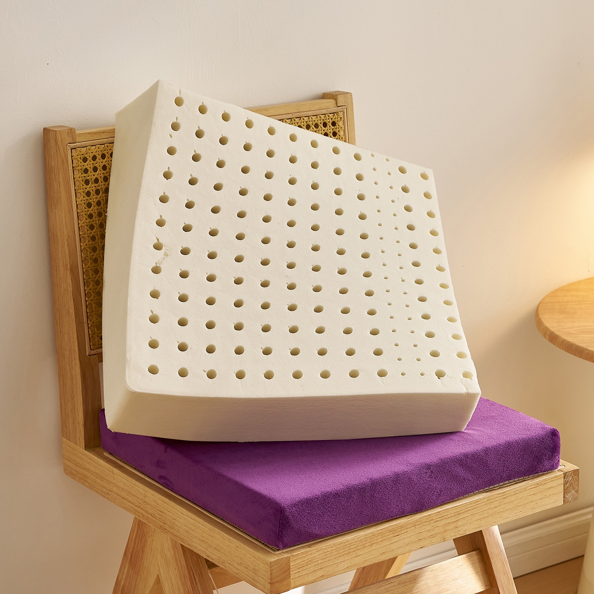 91家纺网 家纺一手货源 找家纺 鼎盛乳胶 2025新款天鹅绒乳胶坐垫（特殊尺寸可定制） 天鹅绒紫