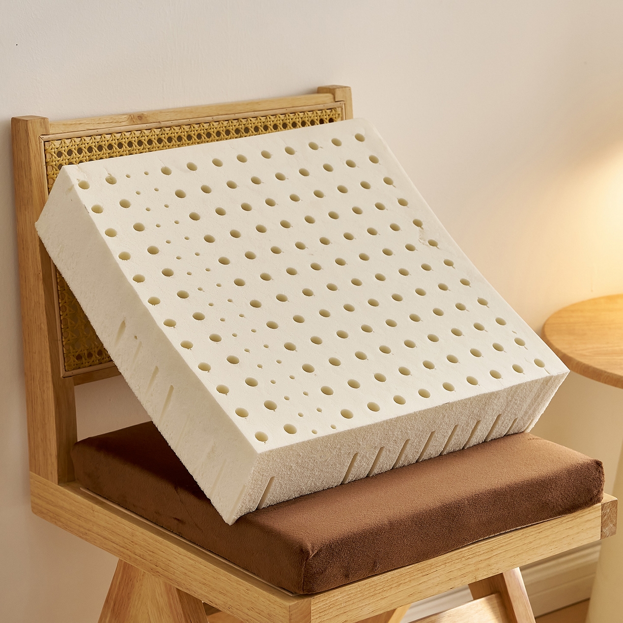 91家纺网 家纺一手货源 找家纺 鼎盛乳胶 2025新款天鹅绒乳胶坐垫（特殊尺寸可定制） 天鹅绒咖