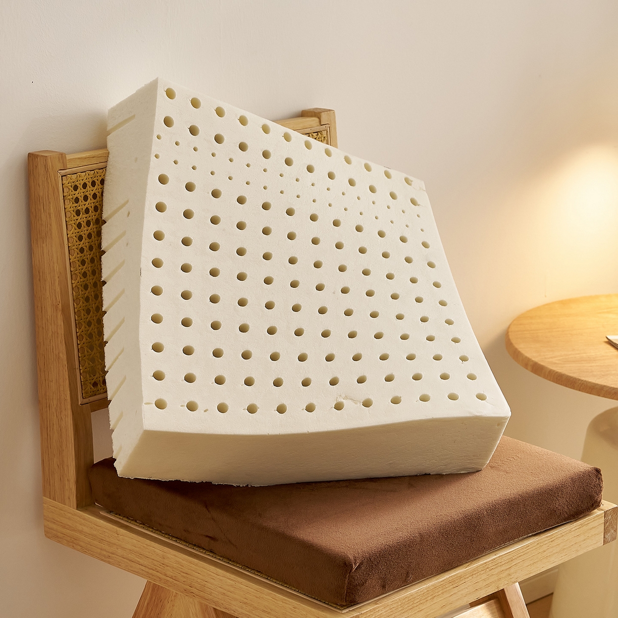 91家纺网 家纺一手货源 找家纺 鼎盛乳胶 2025新款天鹅绒乳胶坐垫（特殊尺寸可定制） 天鹅绒咖