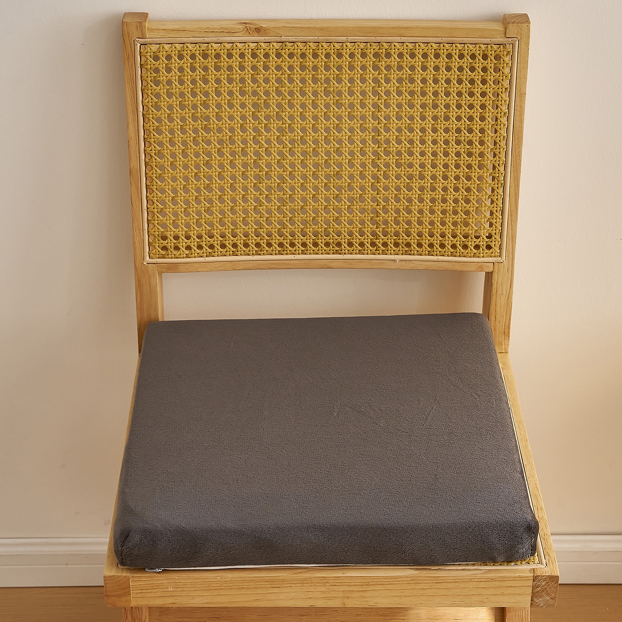 91家纺网 家纺一手货源 找家纺 鼎盛乳胶 2025新款天鹅绒乳胶坐垫（特殊尺寸可定制） 天鹅绒黑灰