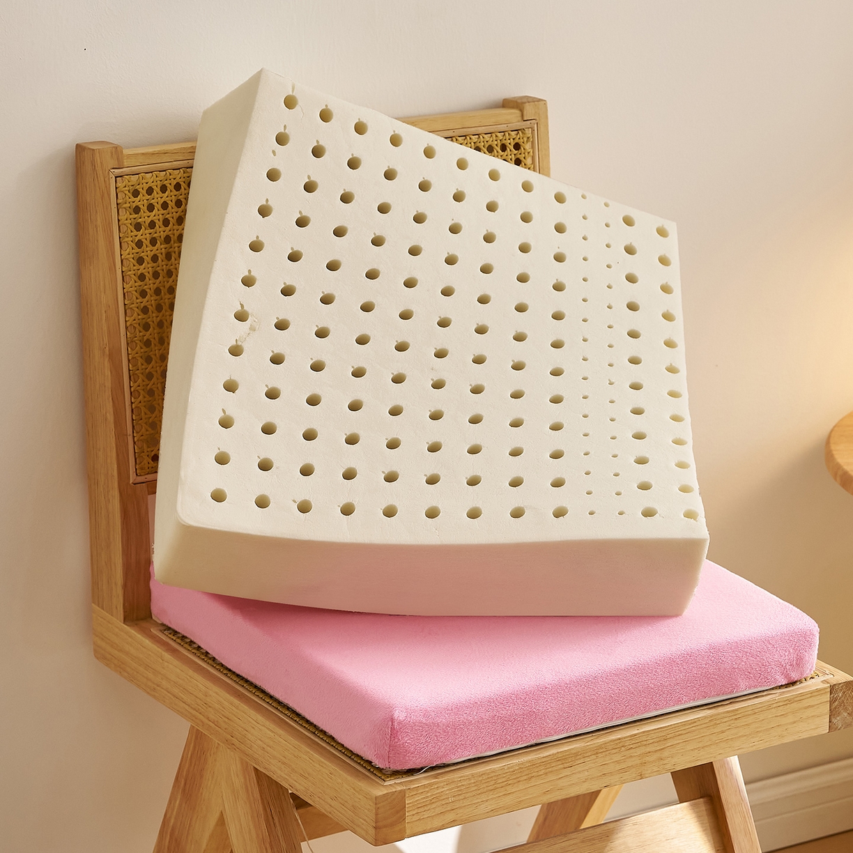 91家纺网 家纺一手货源 找家纺 鼎盛乳胶 2025新款天鹅绒乳胶坐垫（特殊尺寸可定制） 天鹅绒粉