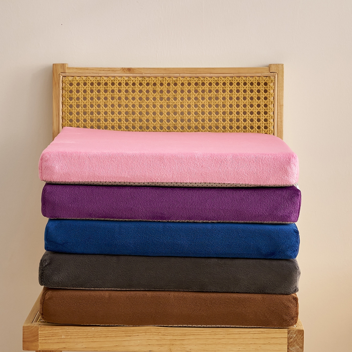 91家纺网 家纺一手货源 找家纺 鼎盛乳胶 2025新款天鹅绒乳胶坐垫（特殊尺寸可定制） 组合图仅供展示