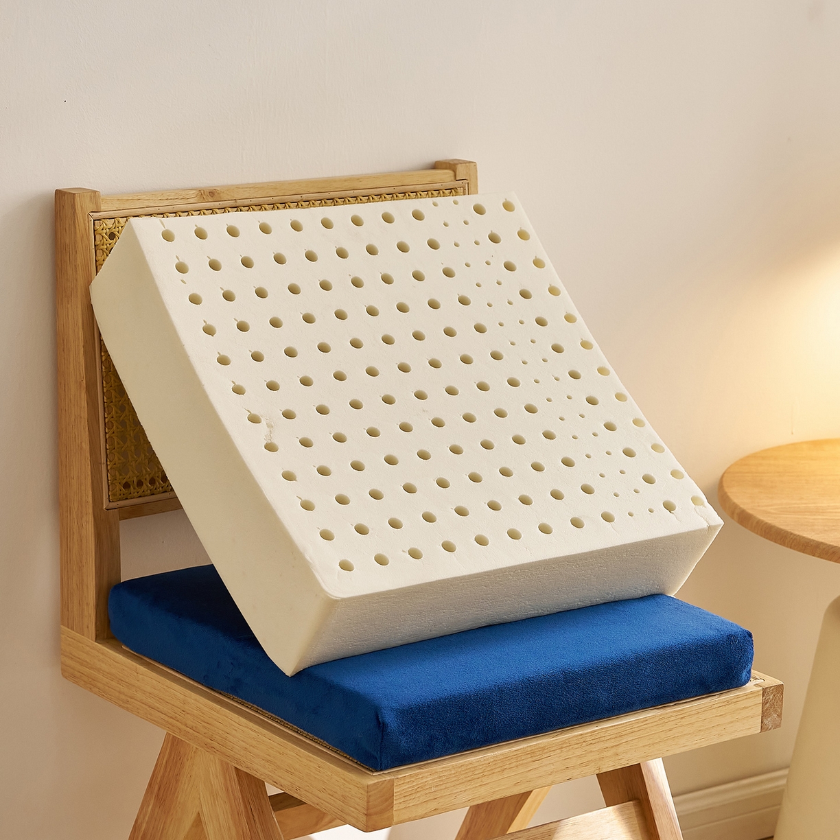 91家纺网 家纺一手货源 找家纺 鼎盛乳胶 2025新款天鹅绒乳胶坐垫（特殊尺寸可定制） 天鹅绒藏蓝