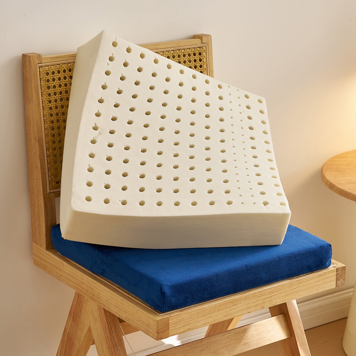 91家纺网 家纺一手货源 找家纺 鼎盛乳胶 2025新款天鹅绒乳胶坐垫（特殊尺寸可定制） 天鹅绒藏蓝