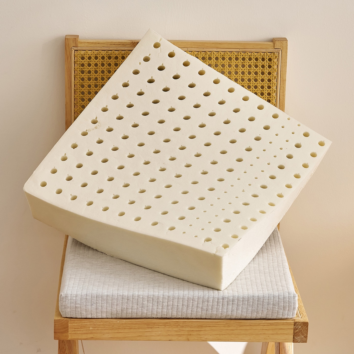 91家纺网 家纺一手货源 找家纺 鼎盛乳胶 2025新款亲肤棉乳胶坐垫（特殊尺寸可定制） 亲肤棉浅灰