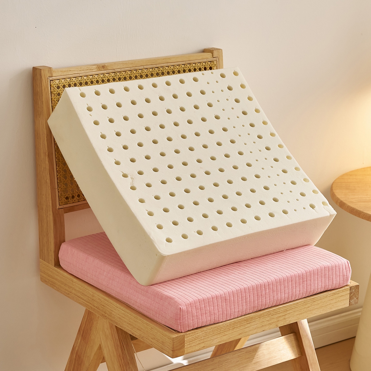 91家纺网 家纺一手货源 找家纺 鼎盛乳胶 2025新款亲肤棉乳胶坐垫（特殊尺寸可定制） 亲肤棉浅粉