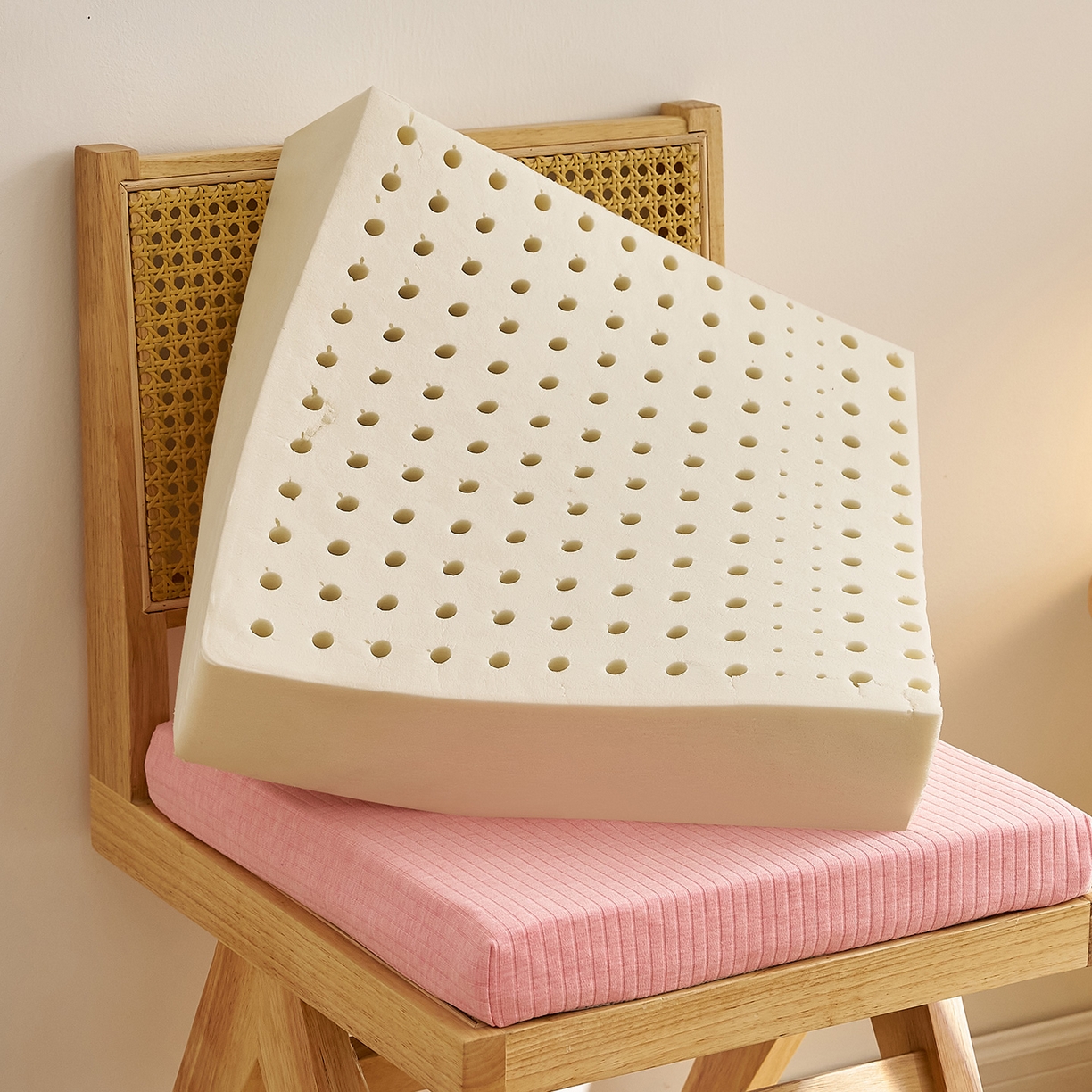 91家纺网 家纺一手货源 找家纺 鼎盛乳胶 2025新款亲肤棉乳胶坐垫（特殊尺寸可定制） 亲肤棉浅粉