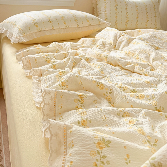 91家纺网 家纺一手货源 找家纺 一比一家纺 2025新款云感皱皱纱全棉花边款夏被四件套【控价109元】小晴天