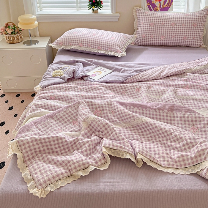 91家纺网 家纺一手货源 找家纺 一比一家纺 2025新款云感皱皱纱全棉花边款夏被四件套【控价109元】芋泥紫小格