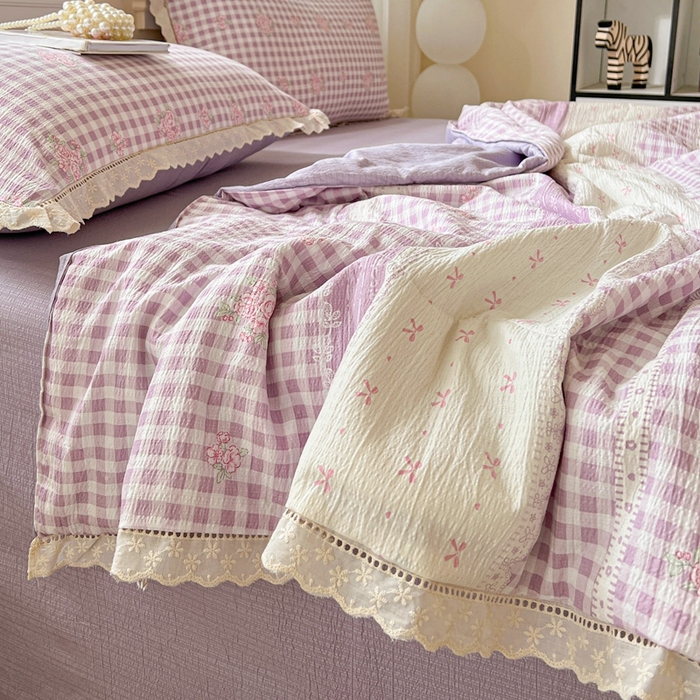 91家纺网 家纺一手货源 找家纺 一比一家纺 2025新款云感皱皱纱全棉花边款夏被四件套【控价109元】芋泥紫小格