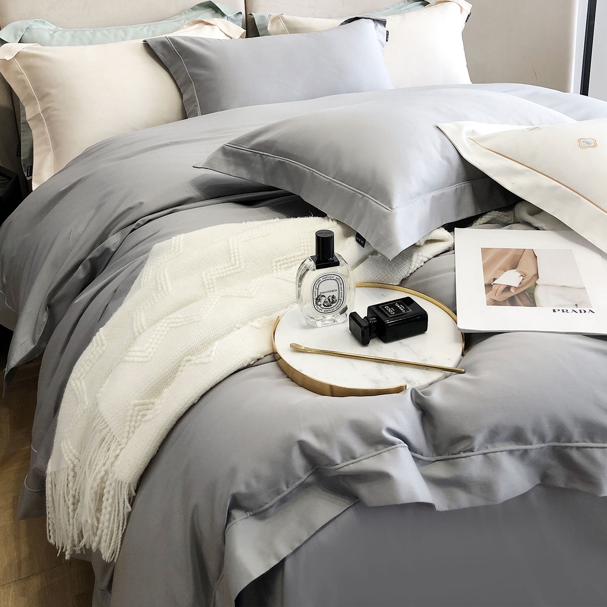 91家纺网 家纺一手货源 找家纺 乐美家纺 2025新款A类100支—简爱系列埋线工艺四件套 经典灰