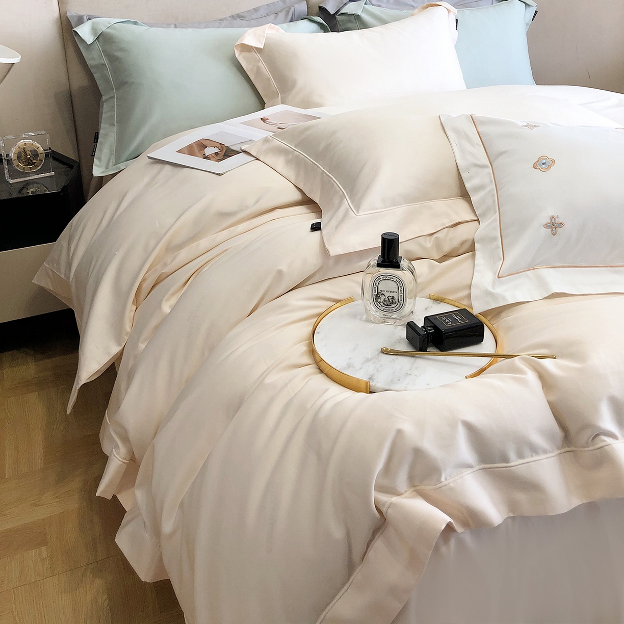 91家纺网 家纺一手货源 找家纺 乐美家纺 2025新款A类100支—简爱系列埋线工艺四件套 奶昔白