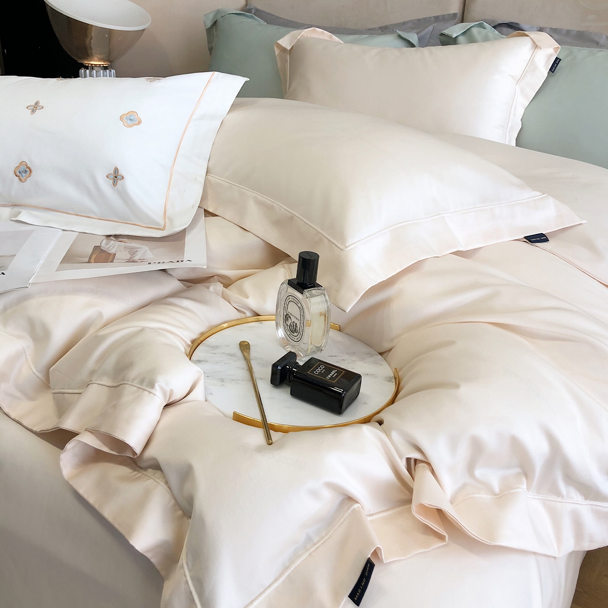 91家纺网 家纺一手货源 找家纺 乐美家纺 2025新款A类100支—简爱系列埋线工艺四件套 奶昔白