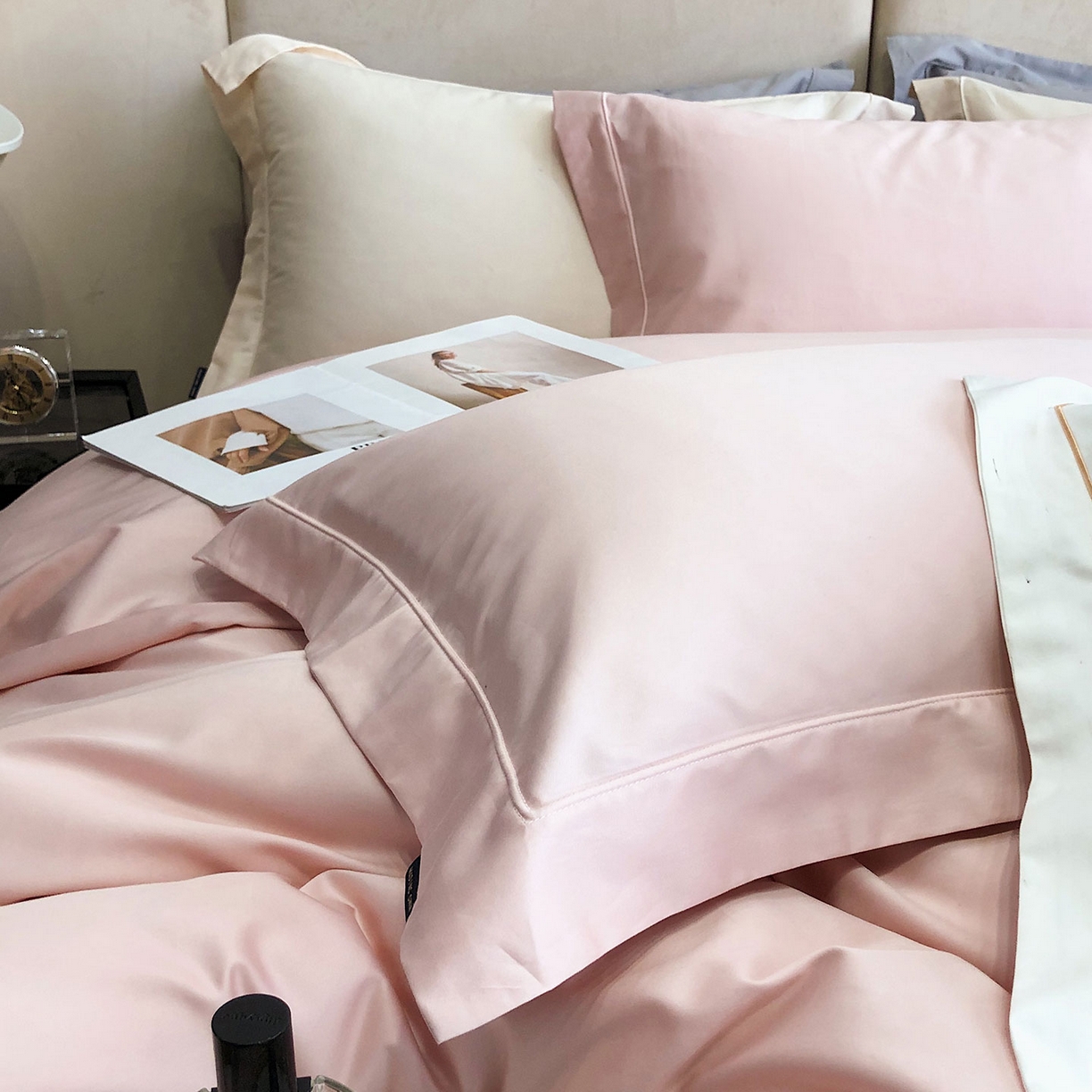 91家纺网 家纺一手货源 找家纺 乐美家纺 2025新款A类100支—简爱系列埋线工艺四件套 露娜粉