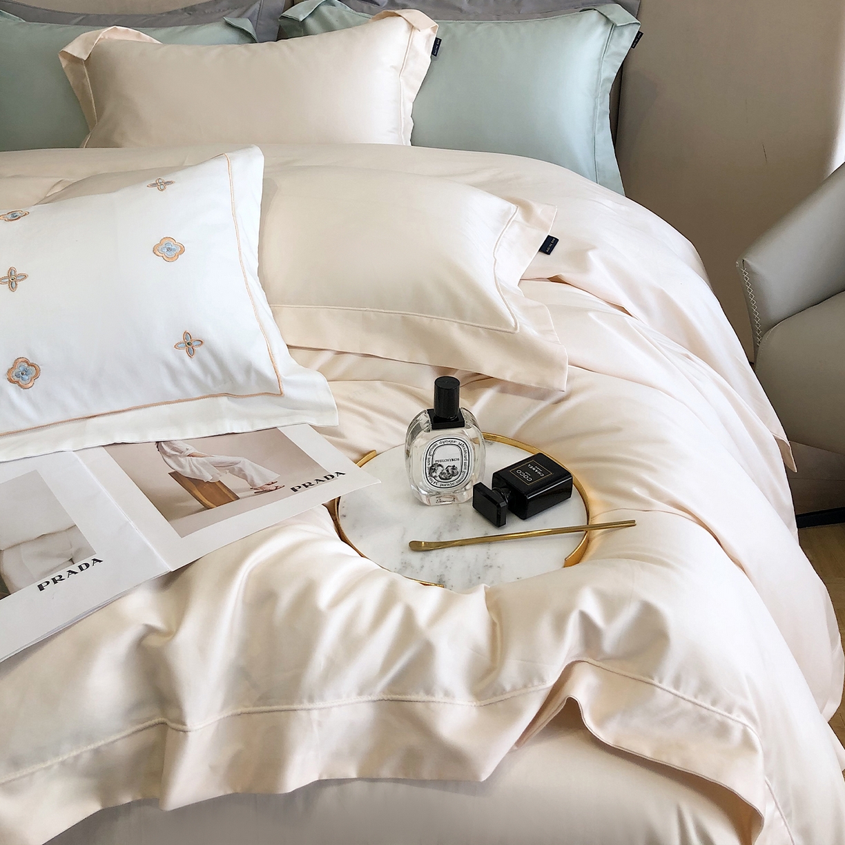 91家纺网 家纺一手货源 找家纺 乐美家纺 2025新款A类100支—简爱系列埋线工艺四件套 奶昔白