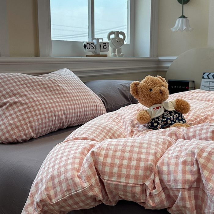 91家纺网 家纺一手货源 找家纺 欣晴家纺 2025新款软糯水洗棉条格无印宜家风混搭三件套四件套（风格2） 混搭粉格