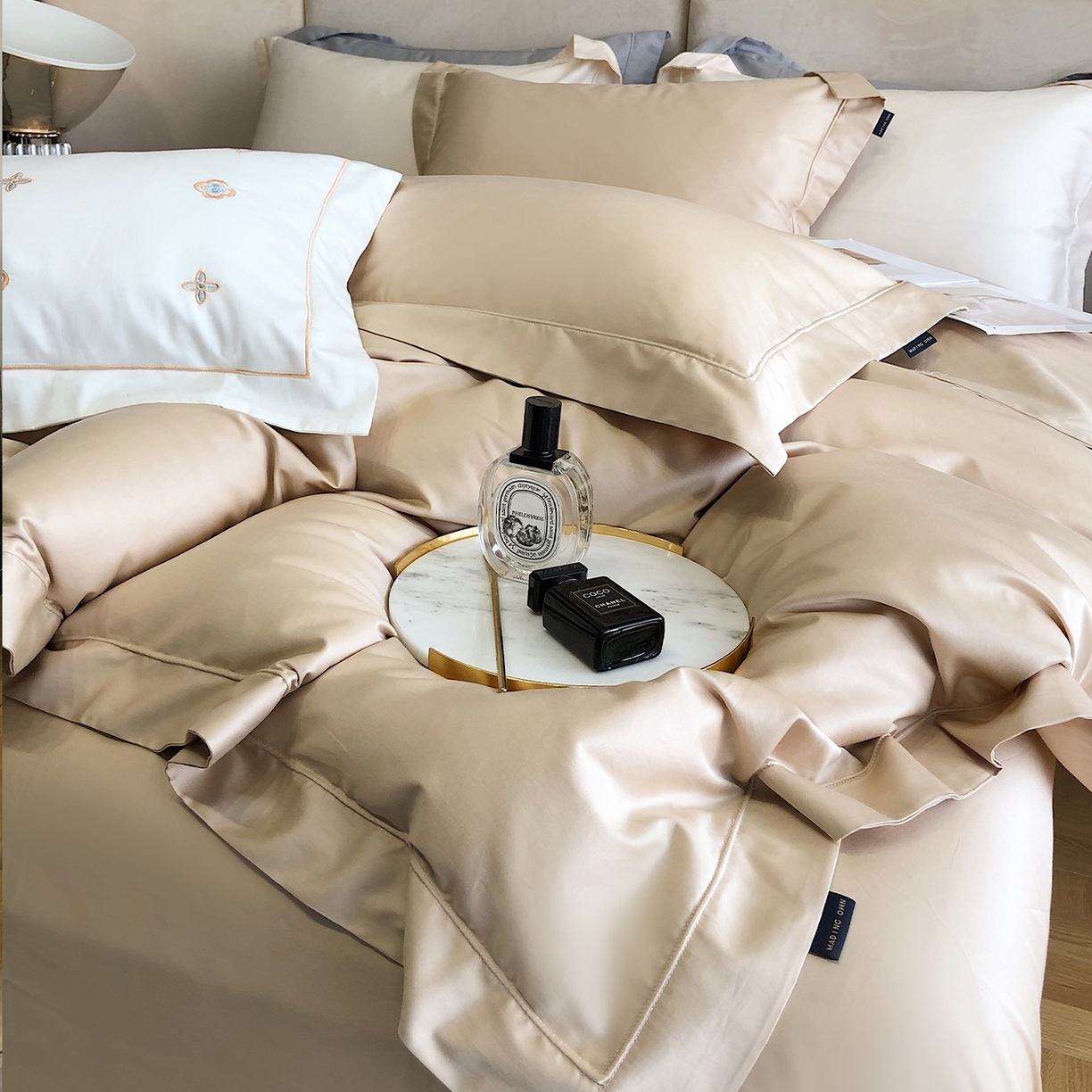 91家纺网 家纺一手货源 找家纺 乐美家纺 2025新款A类100支—简爱系列埋线工艺四件套 香槟色