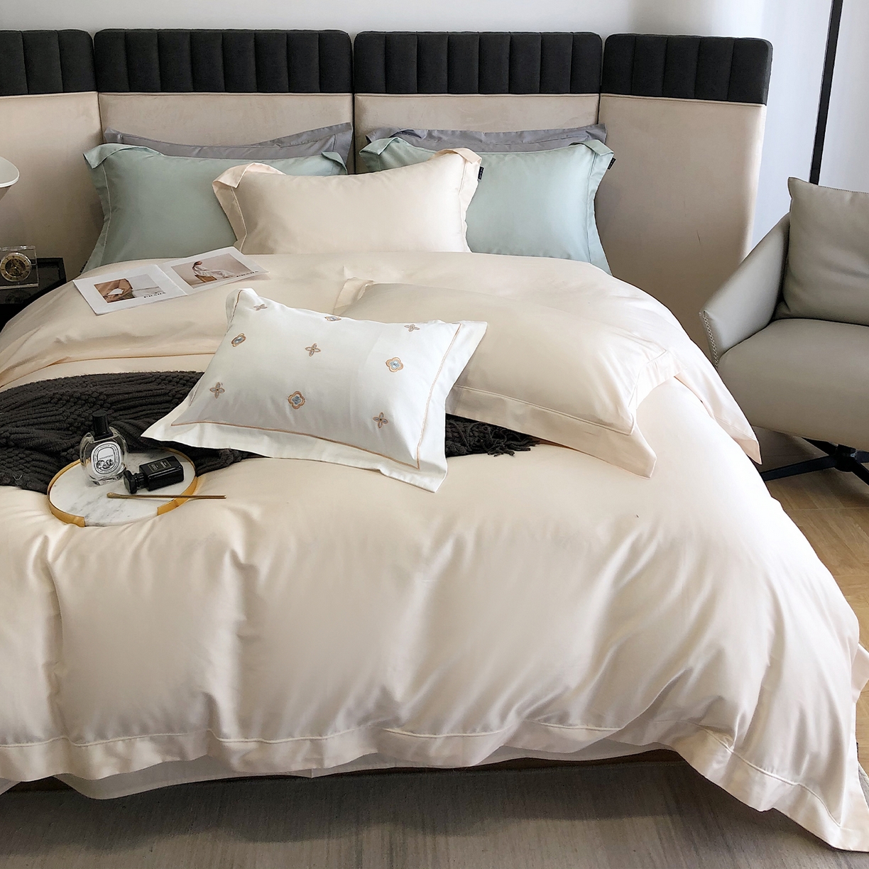 91家纺网 家纺一手货源 找家纺 乐美家纺 2025新款A类100支—简爱系列埋线工艺四件套 奶昔白