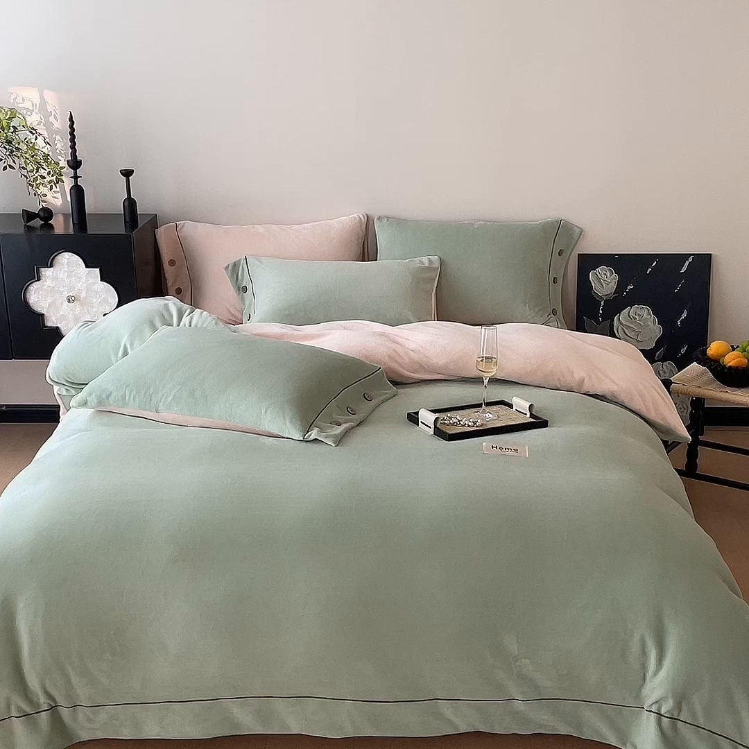 91家纺网 家纺一手货源 找家纺 （总）兰紫橙家纺 2025新款牛奶绒纽扣款四件套