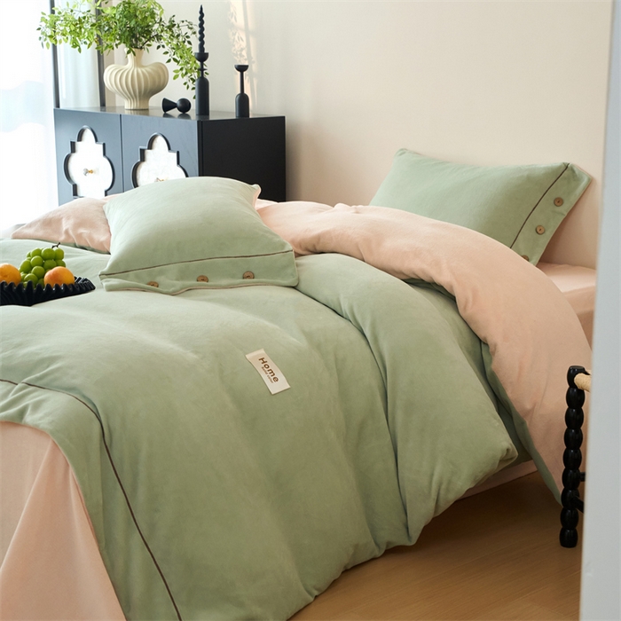 91家纺网 家纺一手货源 找家纺 （总）兰紫橙家纺 2025新款牛奶绒纽扣款四件套