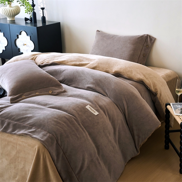 91家纺网 家纺一手货源 找家纺 （总）兰紫橙家纺 2025新款牛奶绒纽扣款四件套