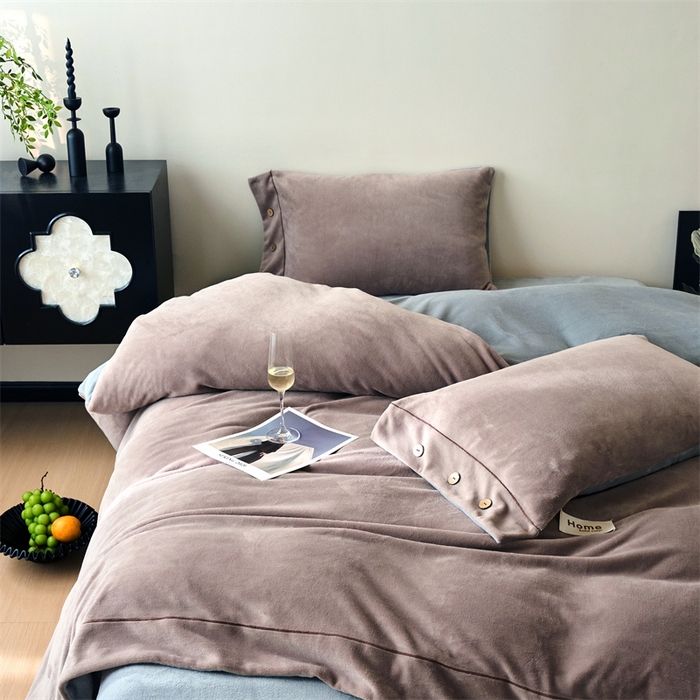 91家纺网 家纺一手货源 找家纺 （总）兰紫橙家纺 2025新款牛奶绒纽扣款四件套