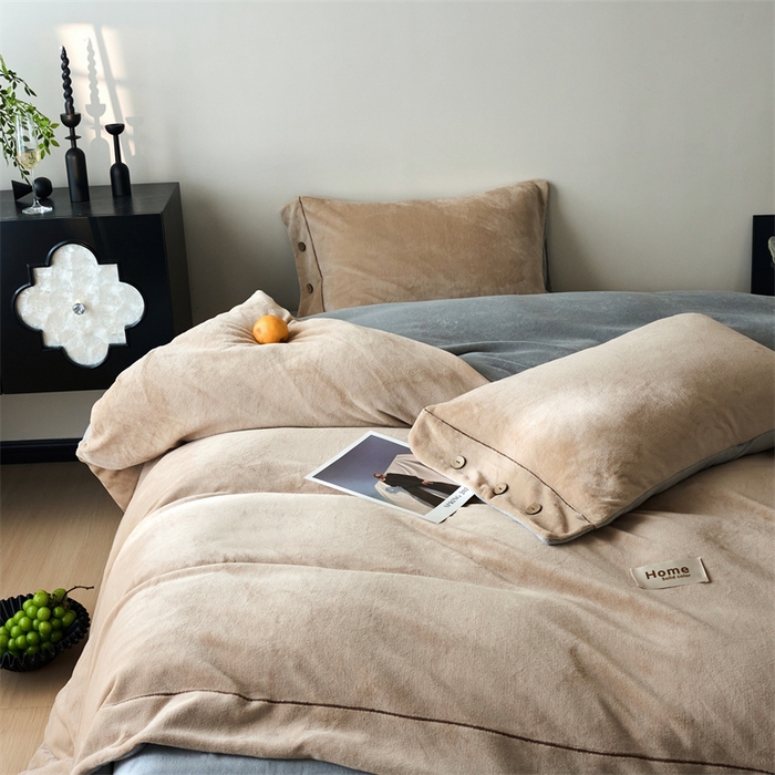 91家纺网 家纺一手货源 找家纺 （总）兰紫橙家纺 2025新款牛奶绒纽扣款四件套