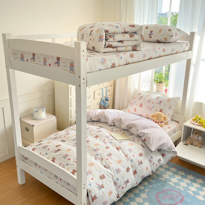 91家纺网 家纺一手货源 找家纺 寻米 2025新款全棉印花学生季学生三件套 小熊的一天-奶油