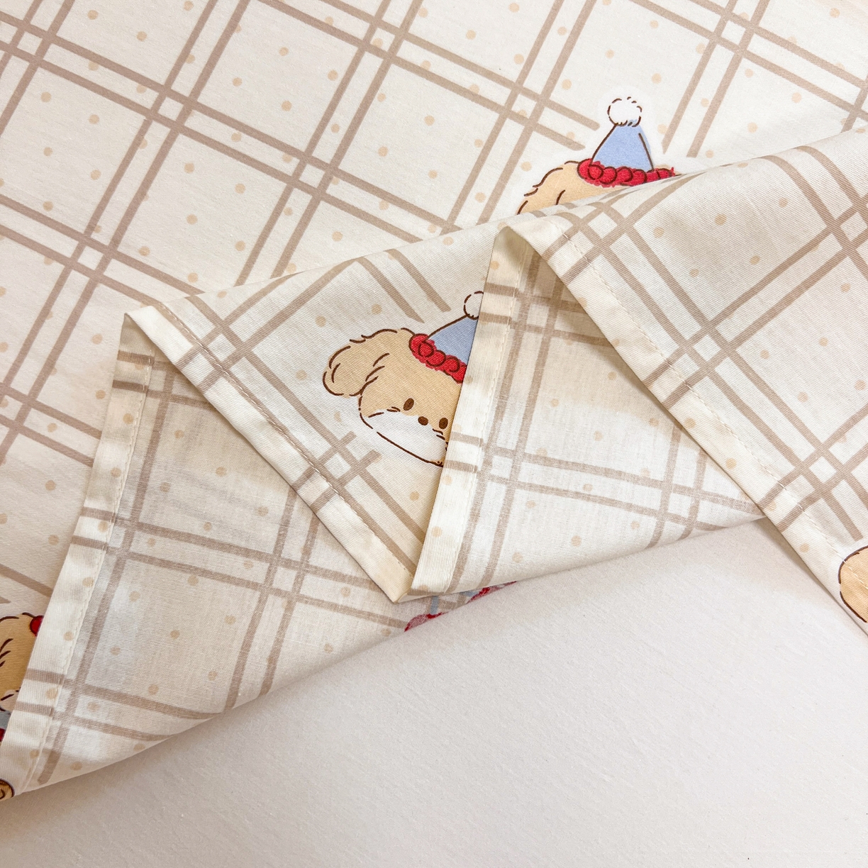 91家纺网 家纺一手货源 找家纺 呗旺鹿 2025新款40s全棉纯棉卡通印花学生系列单品床单 床单单件 班尼小狗