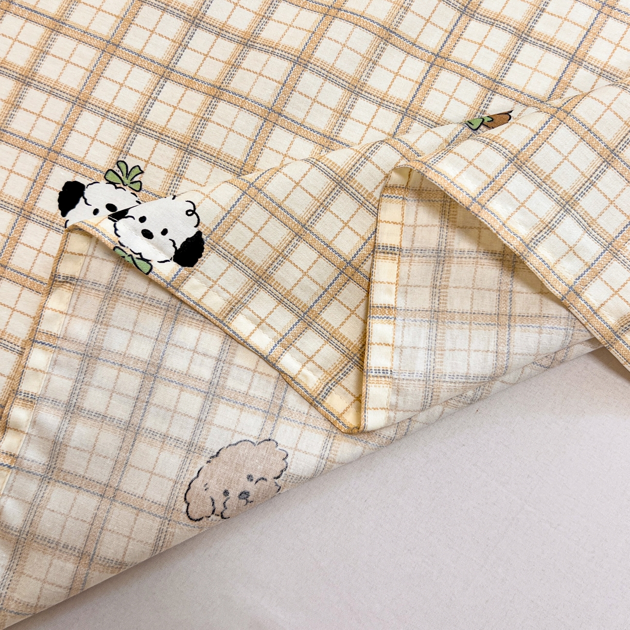 91家纺网 家纺一手货源 找家纺 呗旺鹿 2025新款40s全棉纯棉卡通印花学生系列单品床单 床单单件 焦糖小狗