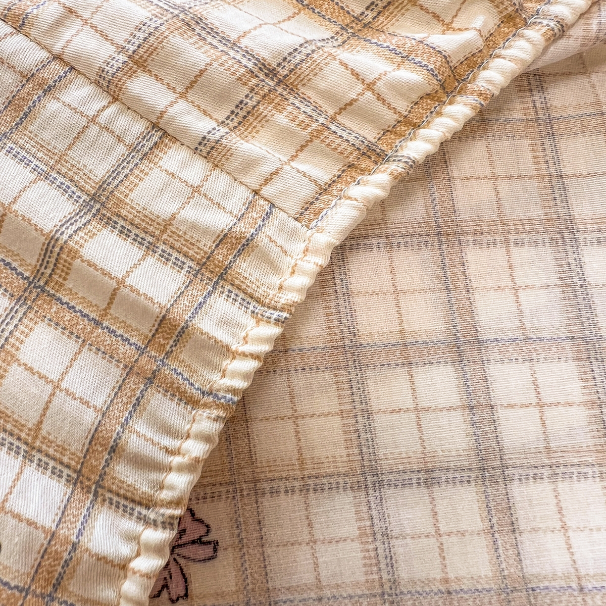 91家纺网 家纺一手货源 找家纺 呗旺鹿 2025新款40s全棉纯棉卡通印花学生系列单品床笠 床笠单件 焦糖小狗