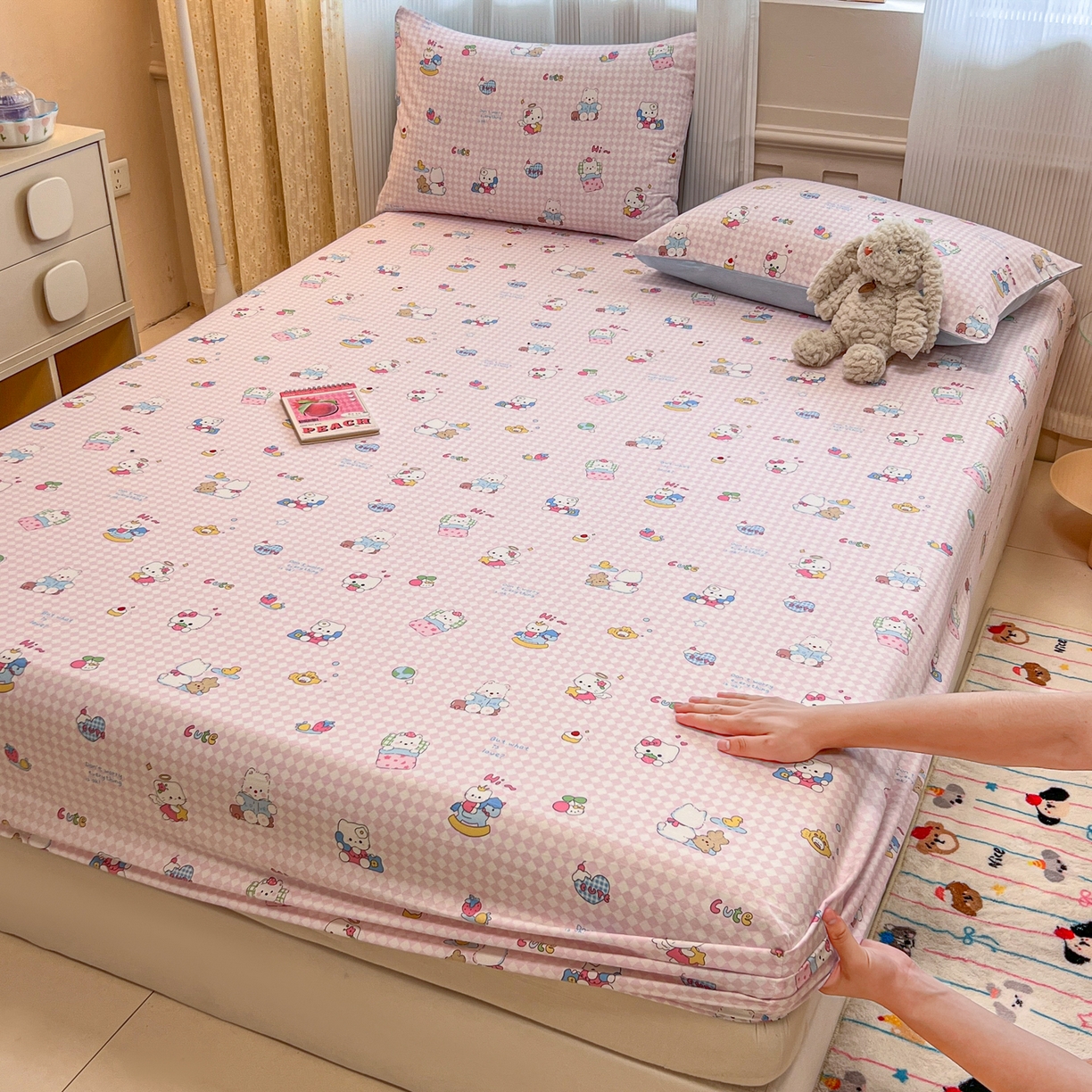 91家纺网 家纺一手货源 找家纺 呗旺鹿 2025新款40s全棉纯棉卡通印花学生系列单品床笠 床笠单件 忙绿的凯蒂