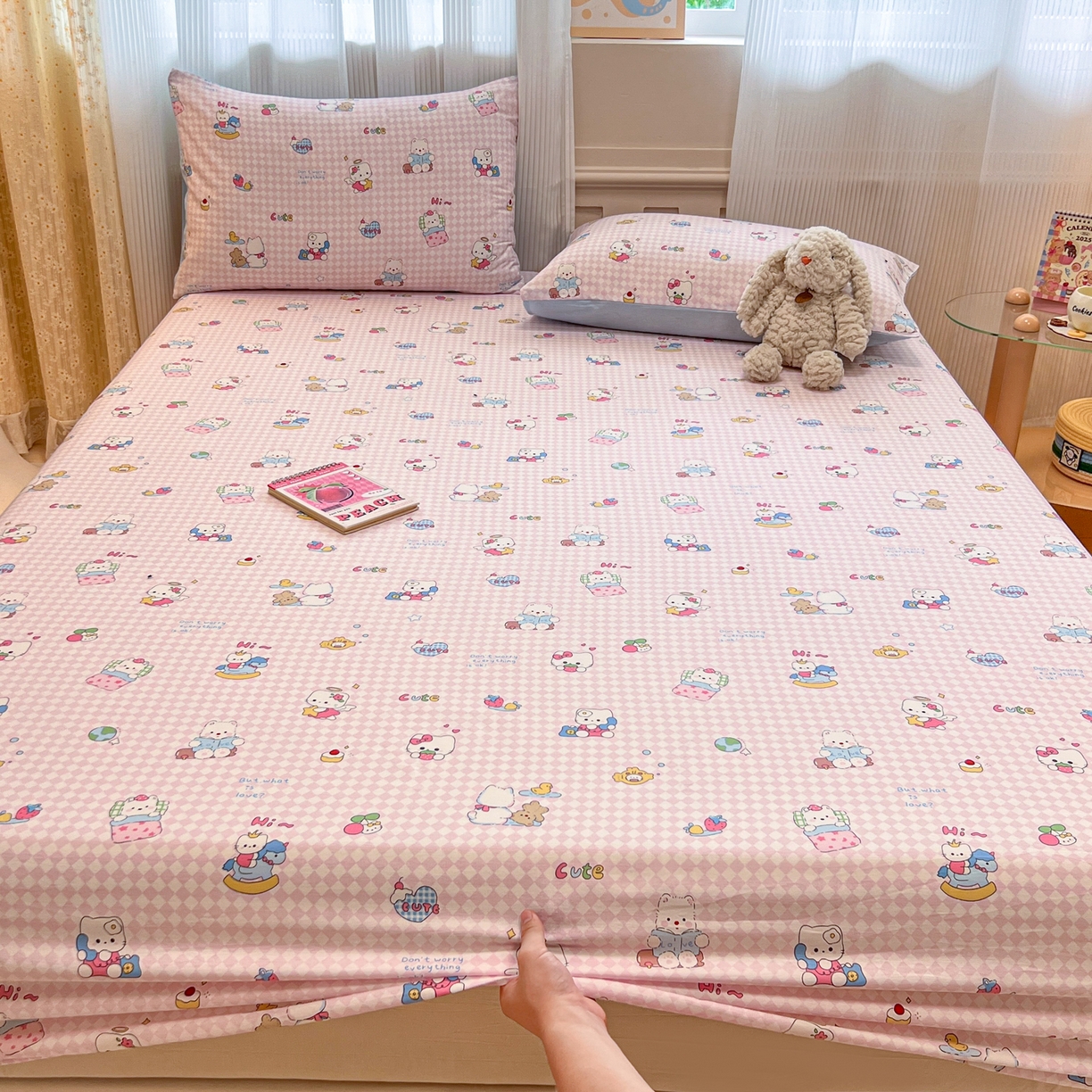 91家纺网 家纺一手货源 找家纺 呗旺鹿 2025新款40s全棉纯棉卡通印花学生系列单品床笠 床笠单件 忙绿的凯蒂