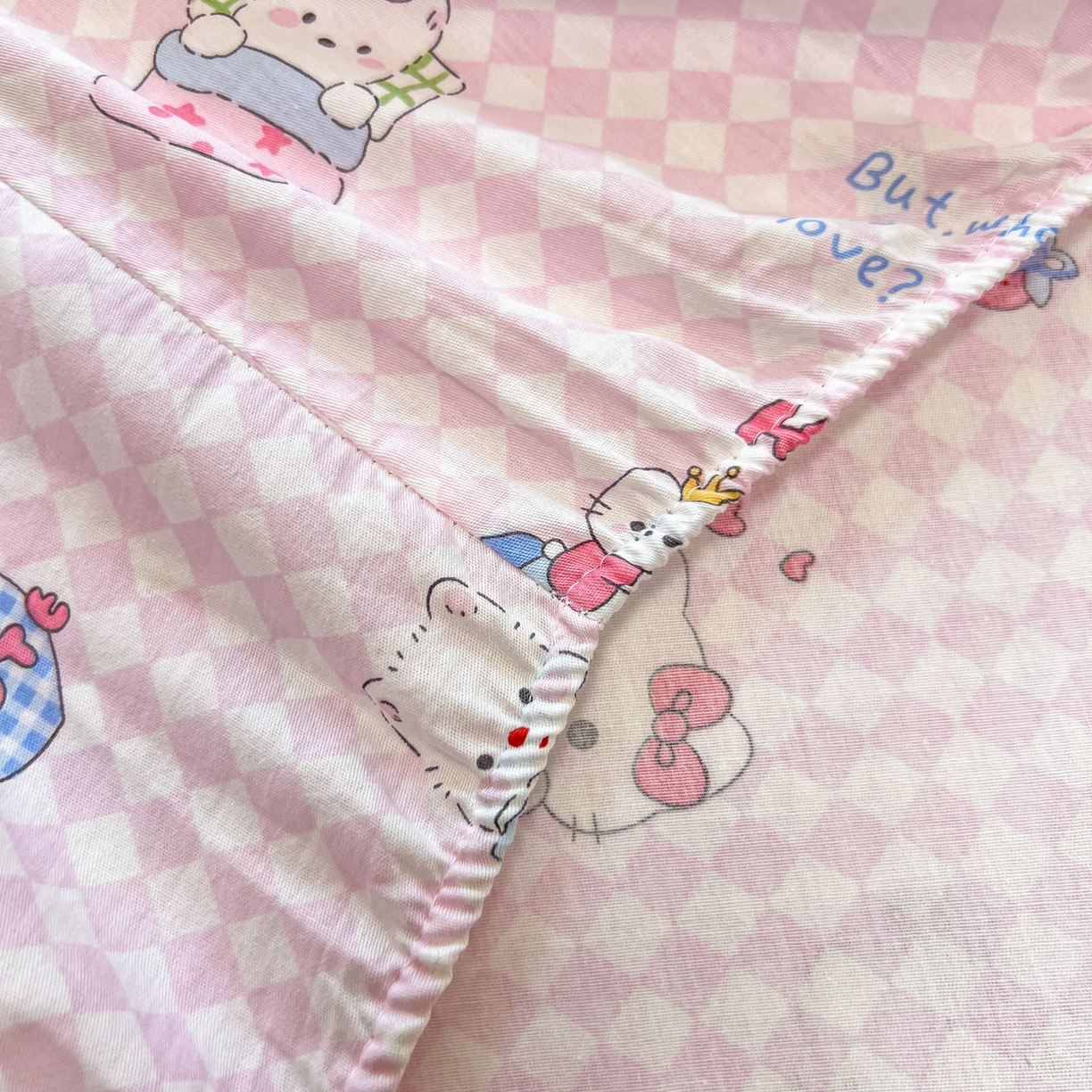 91家纺网 家纺一手货源 找家纺 呗旺鹿 2025新款40s全棉纯棉卡通印花学生系列单品床笠 床笠单件 忙绿的凯蒂